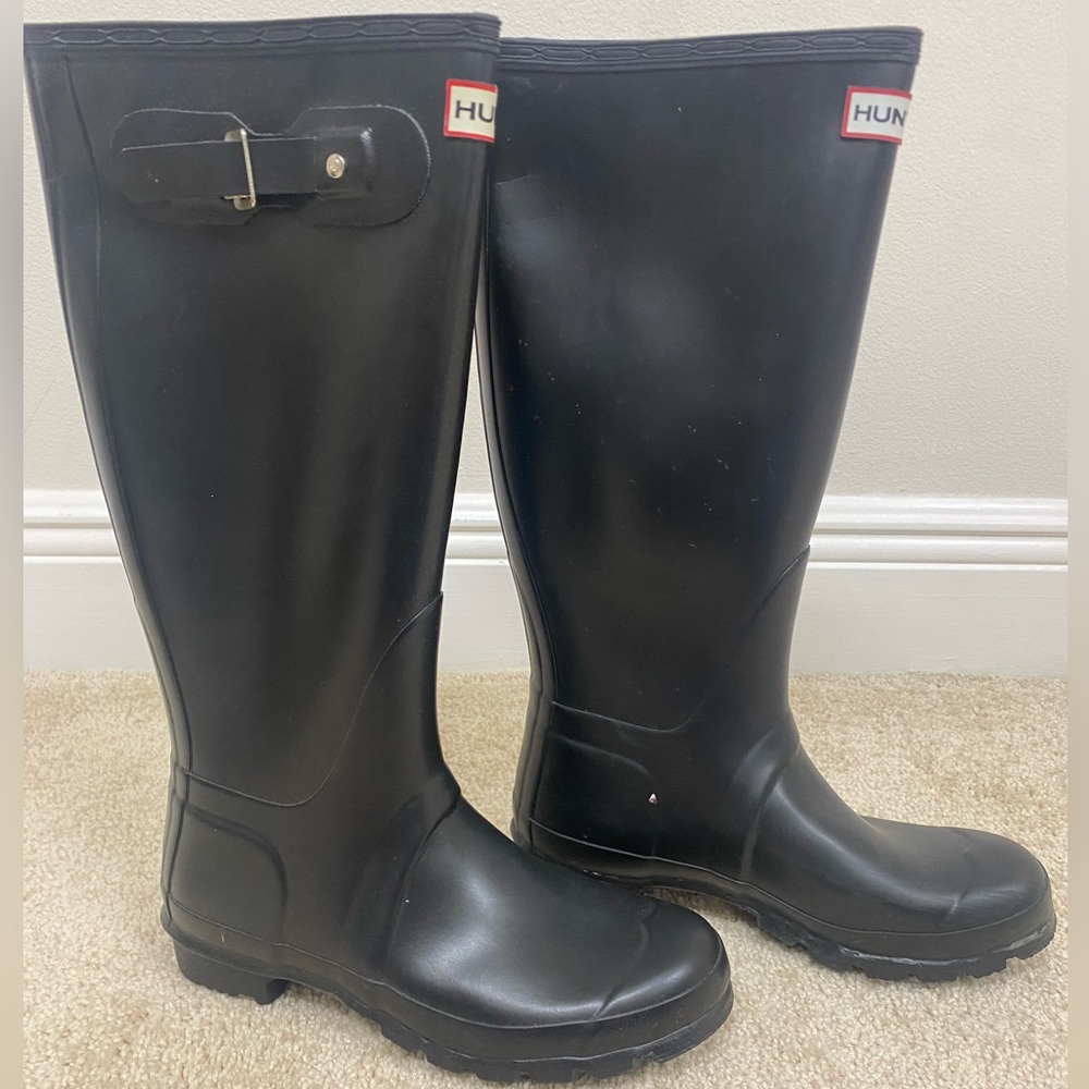 Hunter original tall rain boots in black size 6M/7F